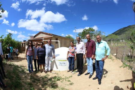 GOVERNO ENTREGA 840 CISTERNAS PARA COMUNIDADES RURAIS DE QUIJIINGUE-BA